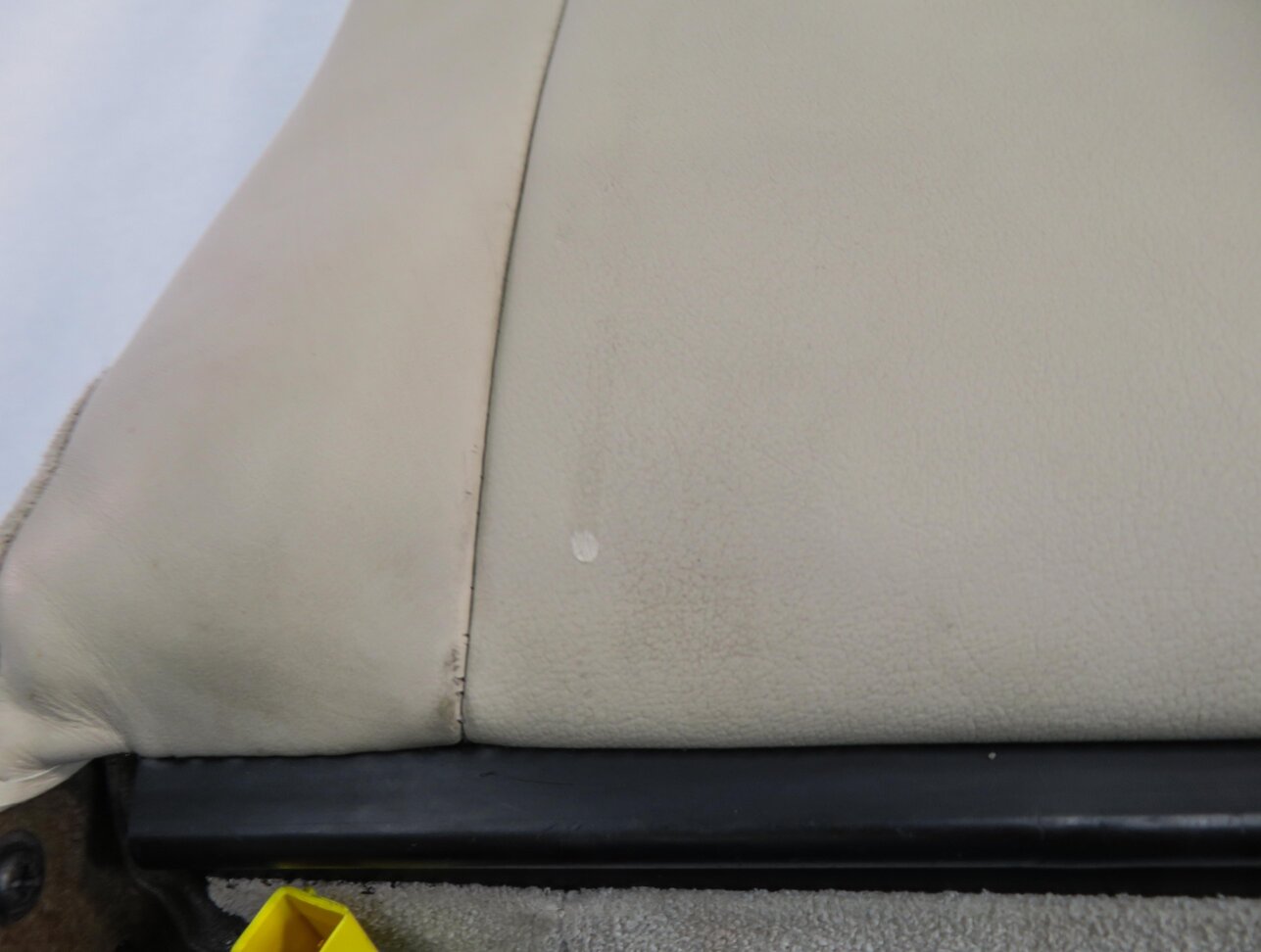 Thumbnail 8: 2012 RANGE ROVER SPORT (L320) PASSENGER - UPPER TOP HEATED SEAT CUSHION (IVORY)