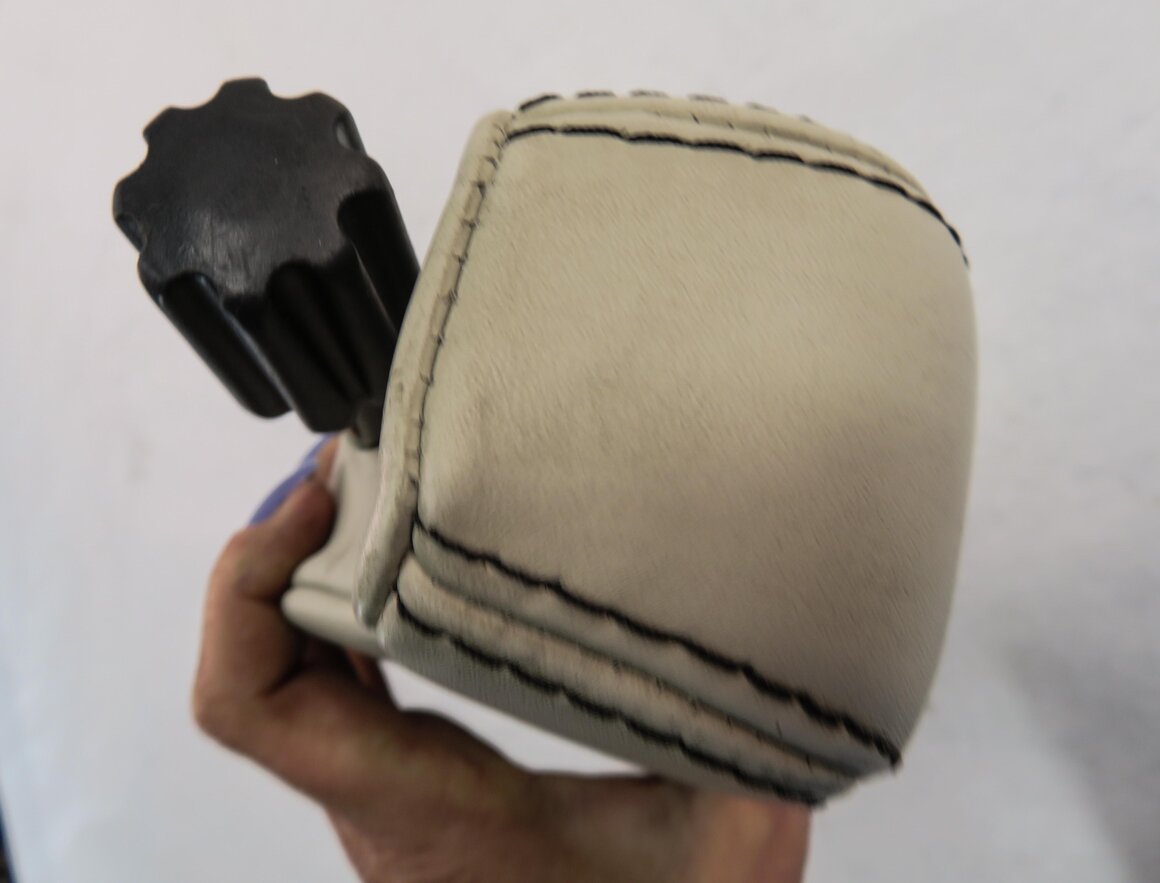 Thumbnail 8: 2012 RANGE ROVER SPORT (L320) RIGHT FRONT PASSENGER SEAT ARMREST (IVORY LEATHER)