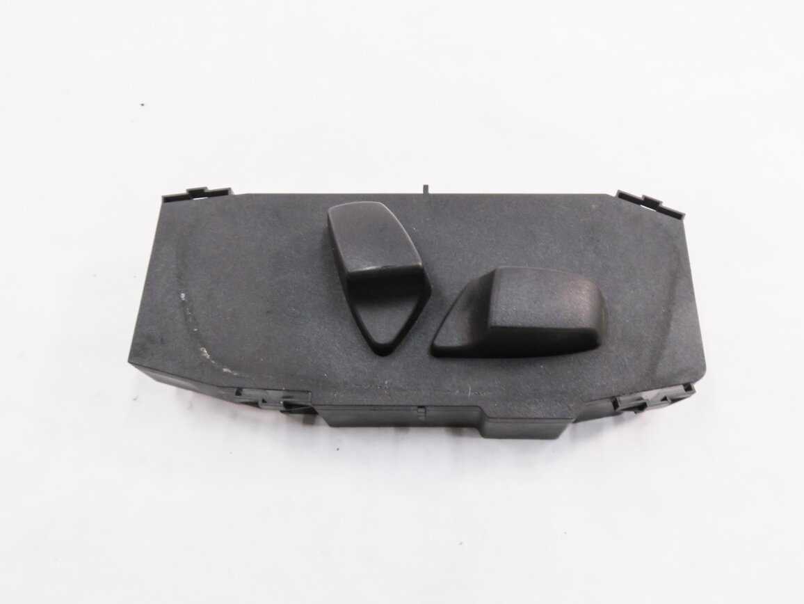 Thumbnail 3: 2013 BMW X3 (F25) RIGHT FRONT PASSENGER SEAT ADJUSTMENT SWITCH BUTTON