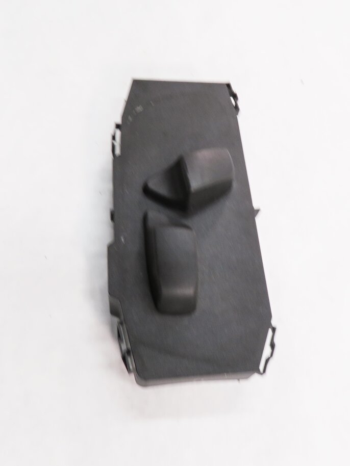 Thumbnail 5: 2013 BMW X3 (F25) RIGHT FRONT PASSENGER SEAT ADJUSTMENT SWITCH BUTTON