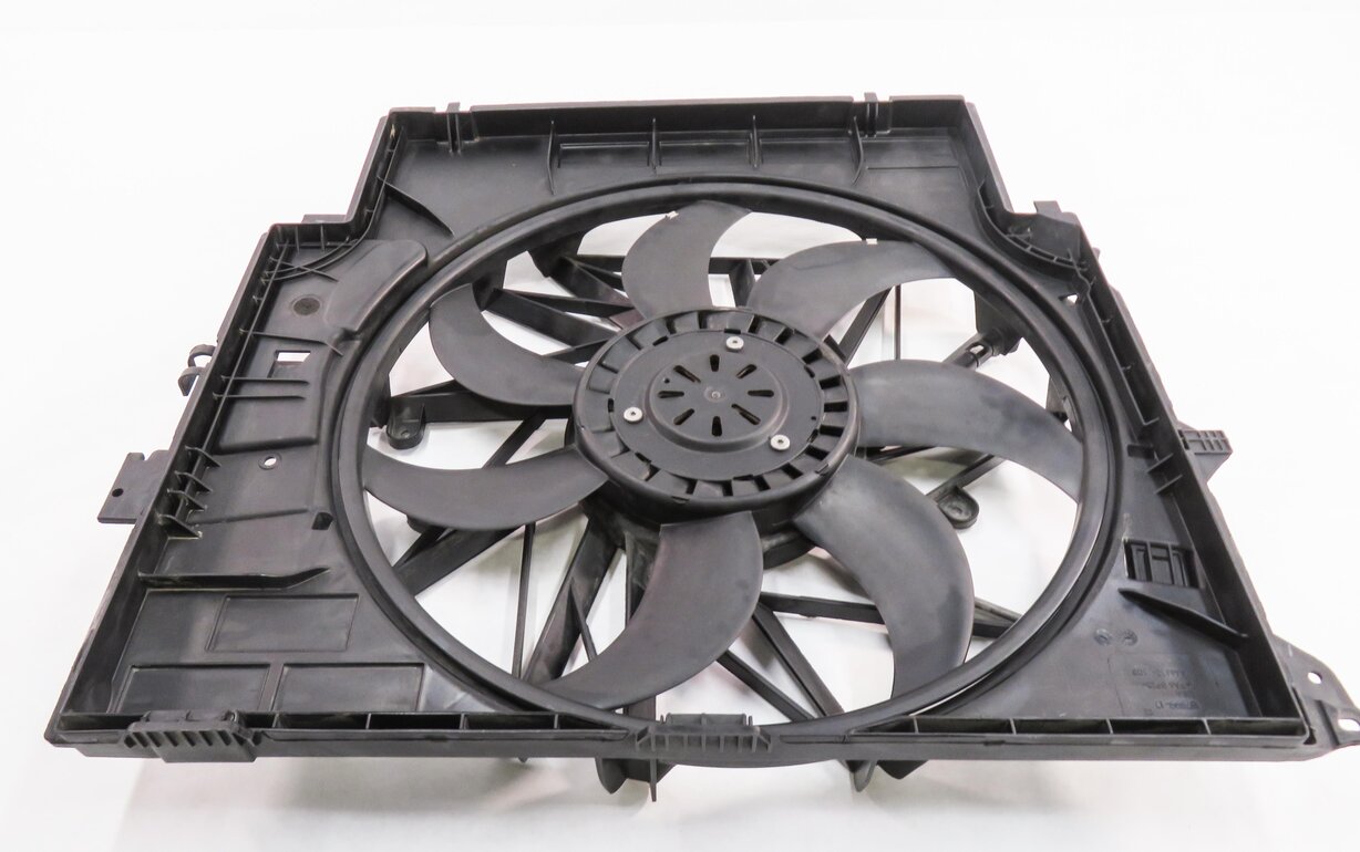 Thumbnail 5: 2013-2018 BMW X3 X4 (F25 F26) 2.0L N20 TURBO ENGINE - RADIATOR COOLING FAN