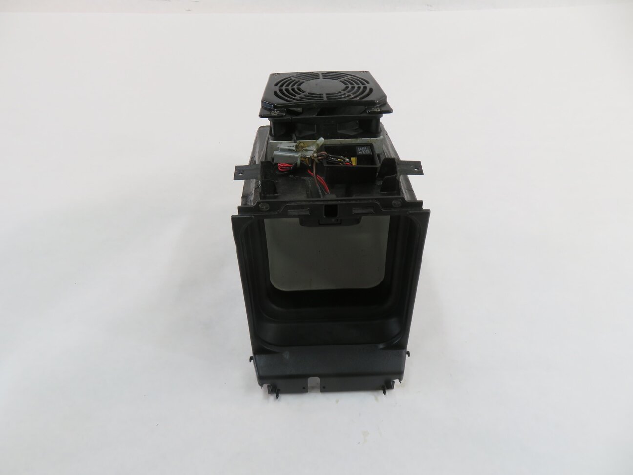 Thumbnail 2: 2006 RANGE ROVER SPORT (L320) FRONT CENTER CONSOLE COOLER INSERT
