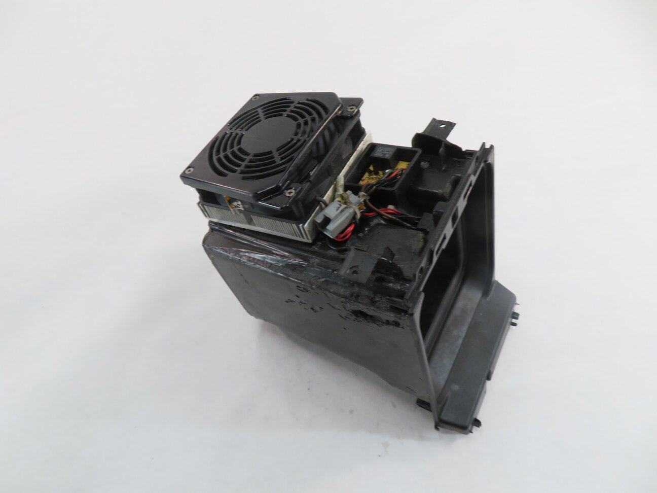 Thumbnail 3: 2006 RANGE ROVER SPORT (L320) FRONT CENTER CONSOLE COOLER INSERT