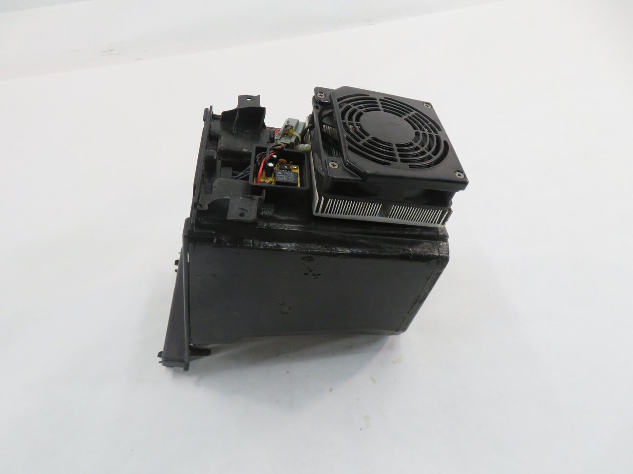 Thumbnail 5: 2006 RANGE ROVER SPORT (L320) FRONT CENTER CONSOLE COOLER INSERT