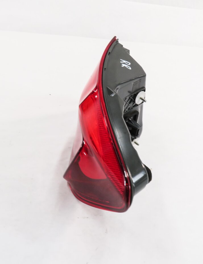 Thumbnail 5: 2011-2013 BMW 528i 535i 550i M5 (F10) RIGHT PASSENGER TAILLIGHT BRAKE LIGHT LAMP