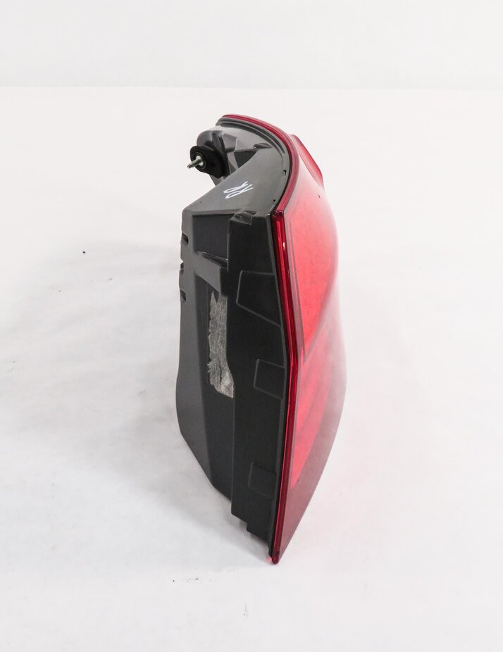 Thumbnail 6: 2011-2013 BMW 528i 535i 550i M5 (F10) RIGHT PASSENGER TAILLIGHT BRAKE LIGHT LAMP