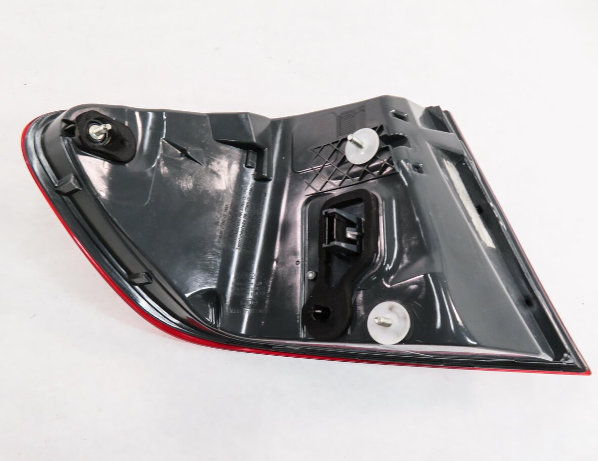 Thumbnail 7: 2011-2013 BMW 528i 535i 550i M5 (F10) RIGHT PASSENGER TAILLIGHT BRAKE LIGHT LAMP