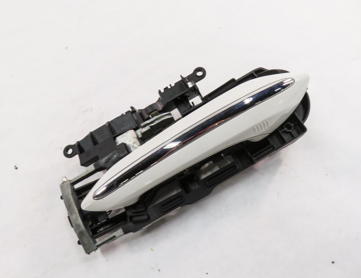 09-18 BMW 528i 535i 550i 740i 750i 760i RIGHT FRONT COMFORT DOOR HANDLE (WHITE)
