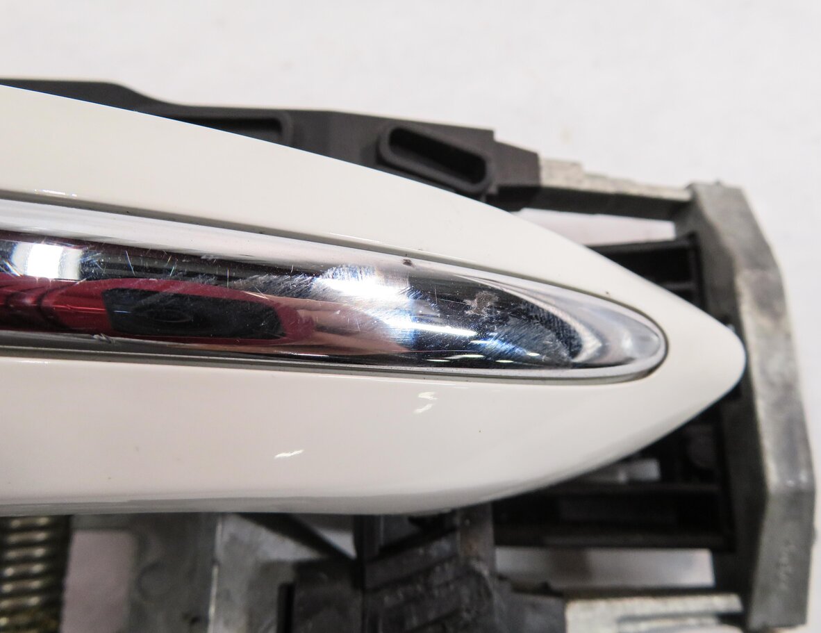 Thumbnail 7: 09-18 BMW 528i 535i 550i 740i 750i 760i RIGHT FRONT COMFORT DOOR HANDLE (WHITE)
