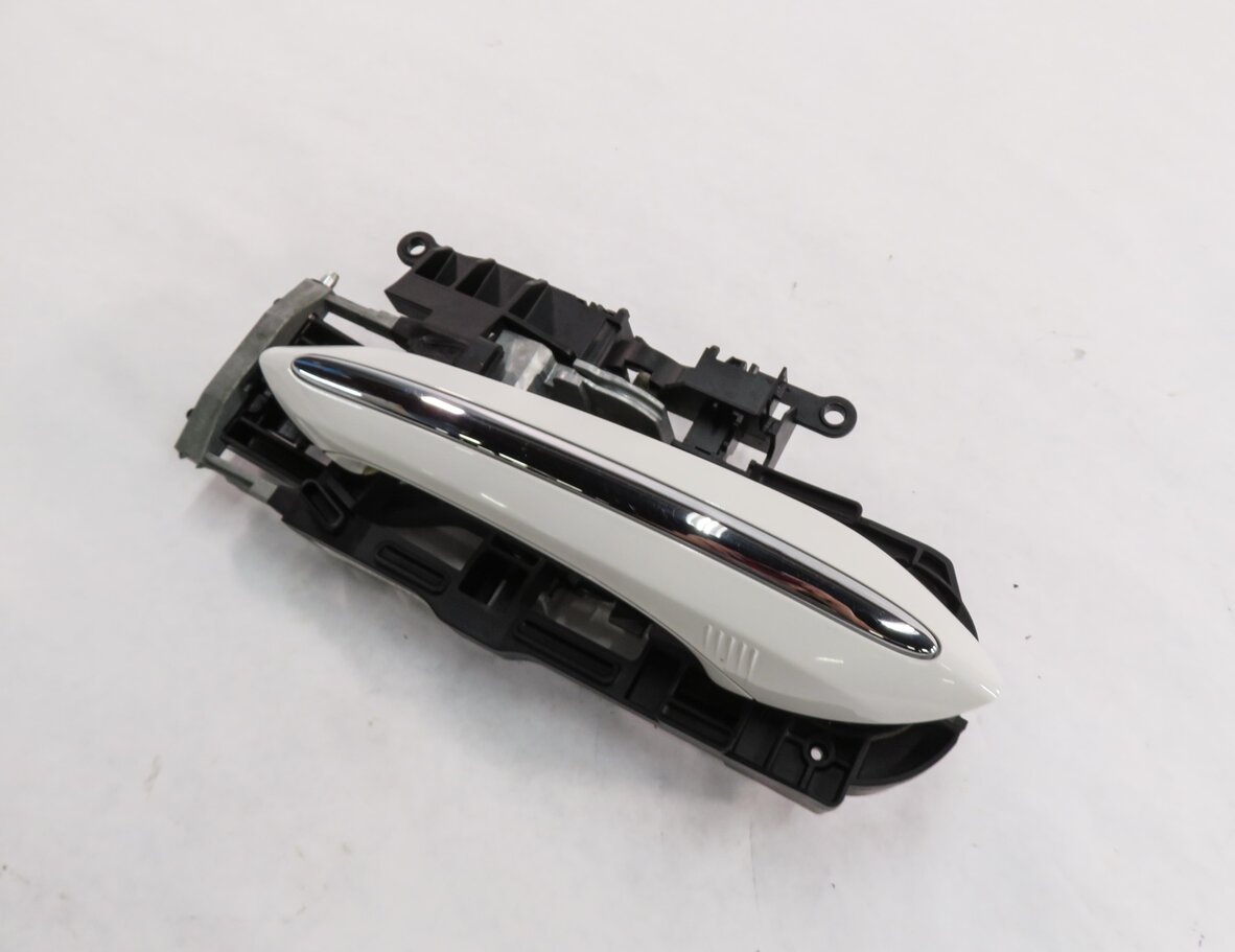 09-18 BMW 528i 535i 550i 740i 750i 760i RIGHT REAR COMFORT DOOR HANDLE (WHITE)