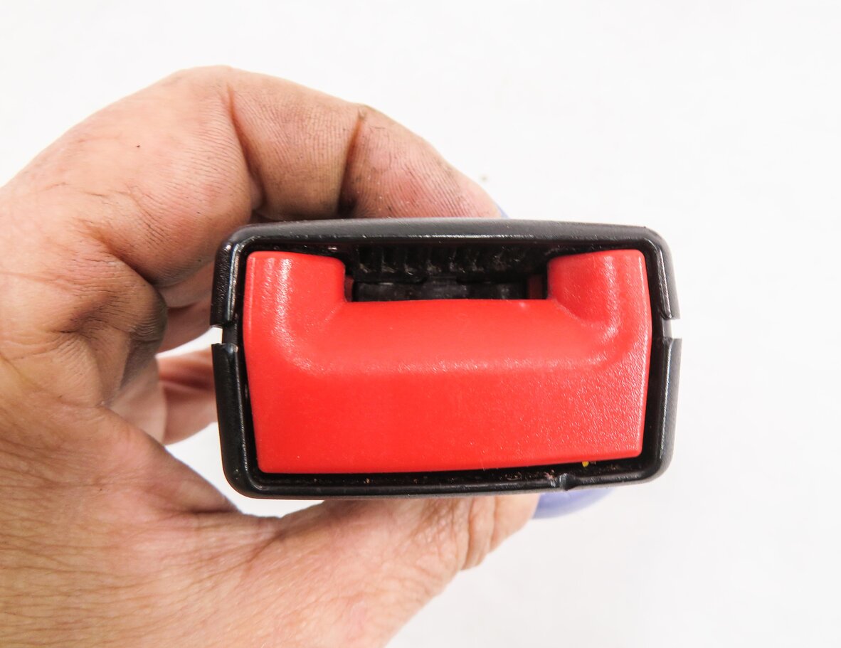 Thumbnail 6: 2011 BMW 535i (F10) REAR SEAT - SEATBELT BUCKLE RECEIVER SET-3