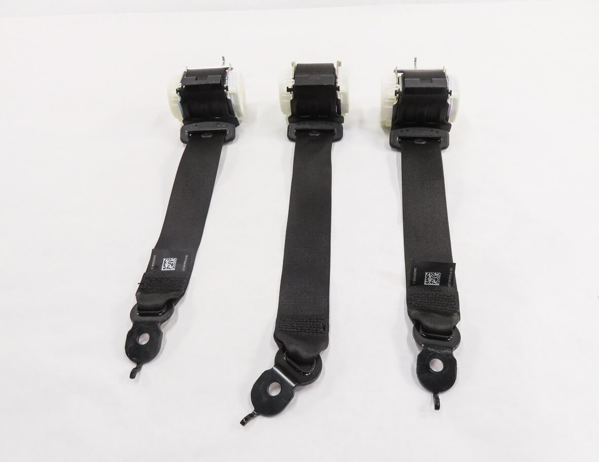 Thumbnail 2: 2011 BMW 535i (F10) REAR SEAT SEATBELT RETRACTOR SET-3 (BLACK)