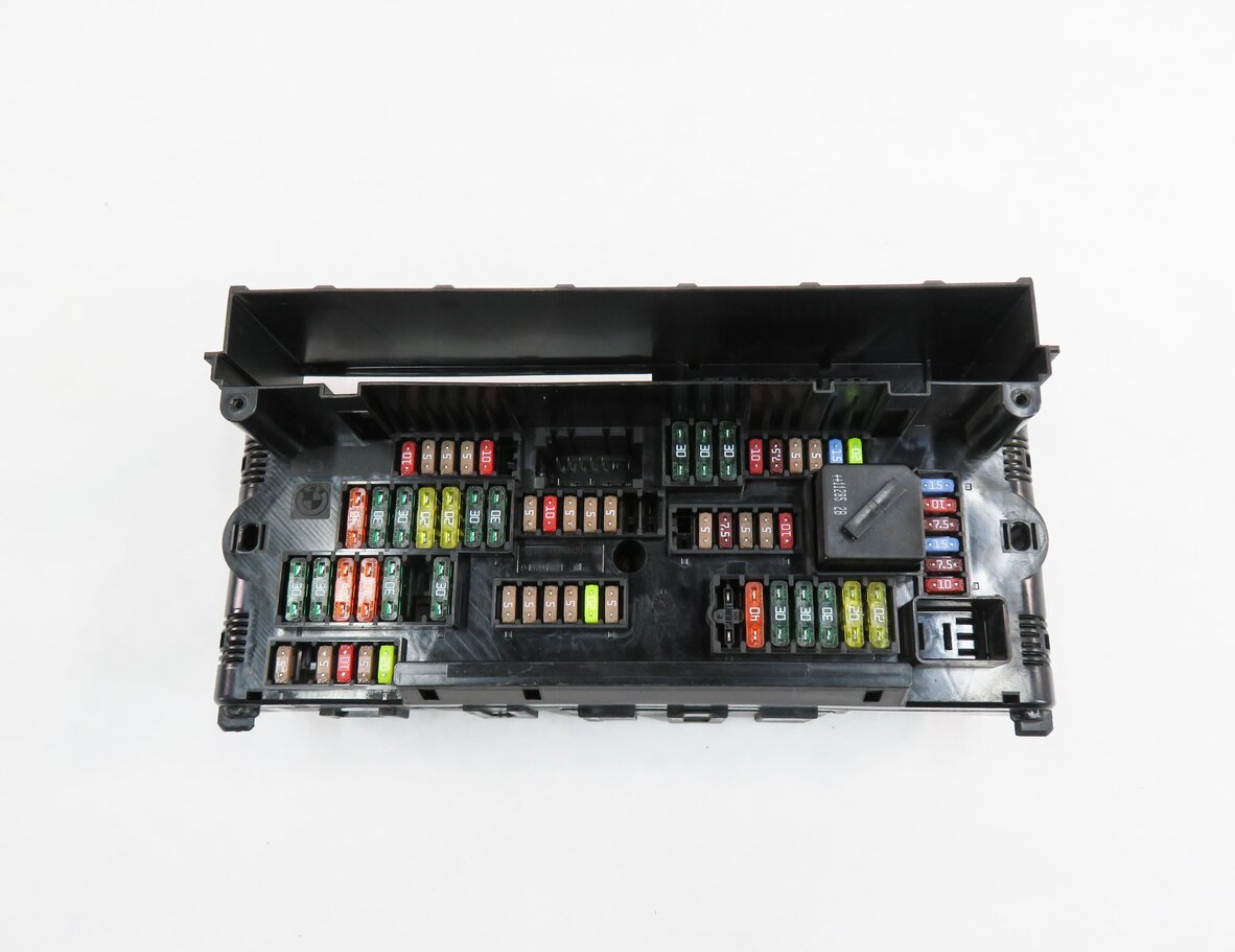 Thumbnail 2: 2011 BMW 535i (F10) FRONT POWER DISTRIBUTION FUSE BOX