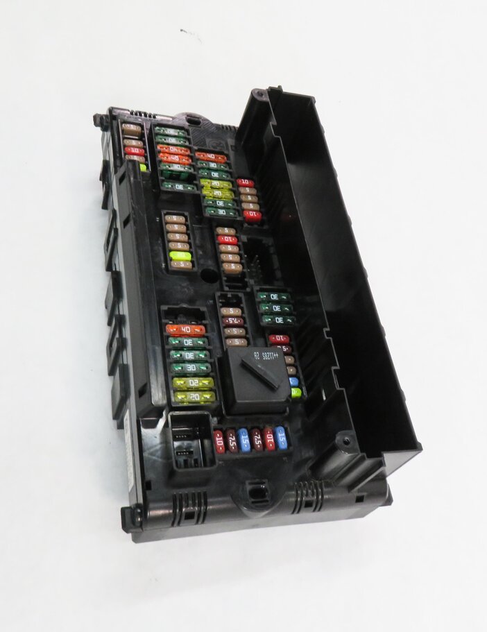Thumbnail 4: 2011 BMW 535i (F10) FRONT POWER DISTRIBUTION FUSE BOX