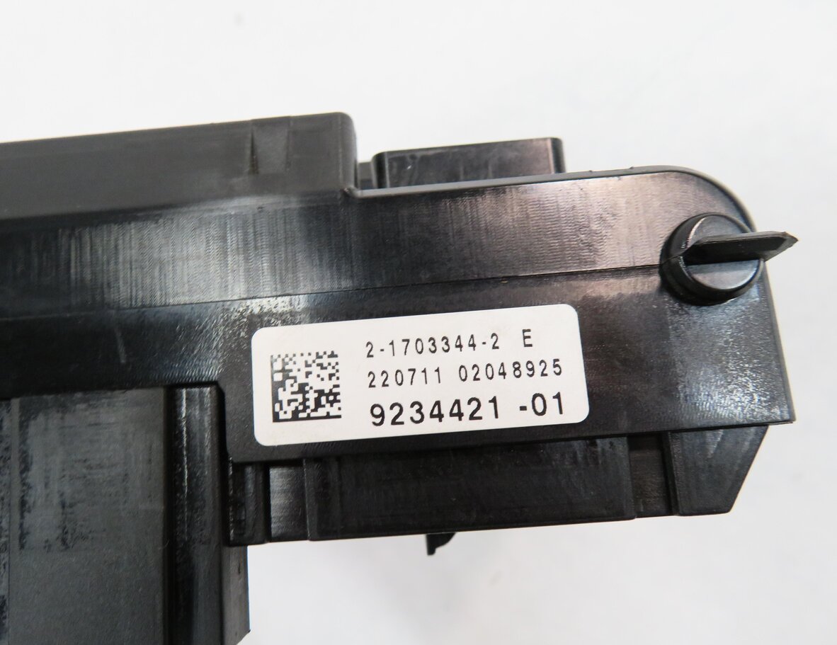Thumbnail 7: 2011 BMW 535i (F10) FRONT POWER DISTRIBUTION FUSE BOX