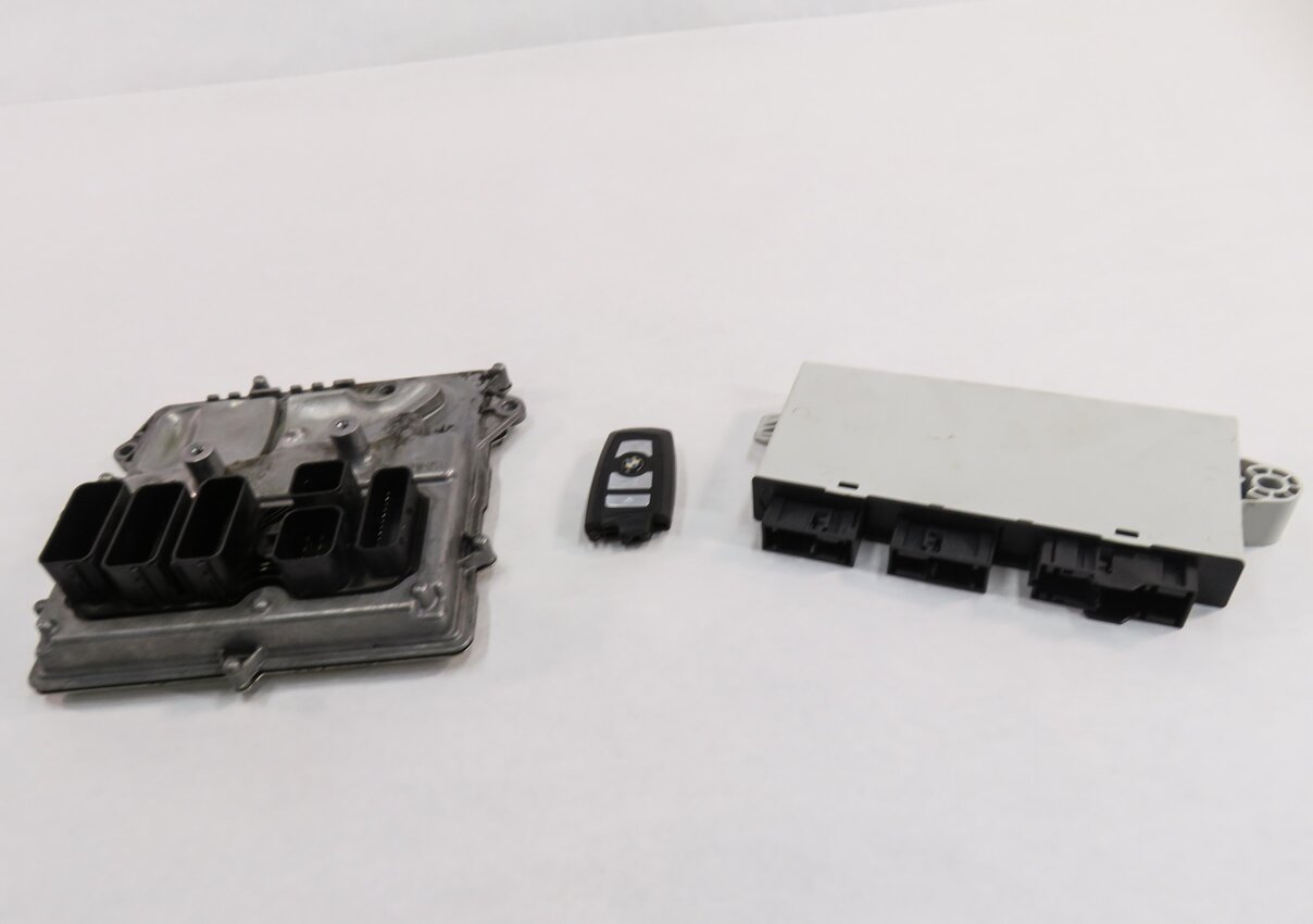 Thumbnail 2: 11-12 BMW 535i 535iGT X3 (F06 F07 F10) 3.0L N55 ENGINE DME CAS-4 MODULE KEY SET
