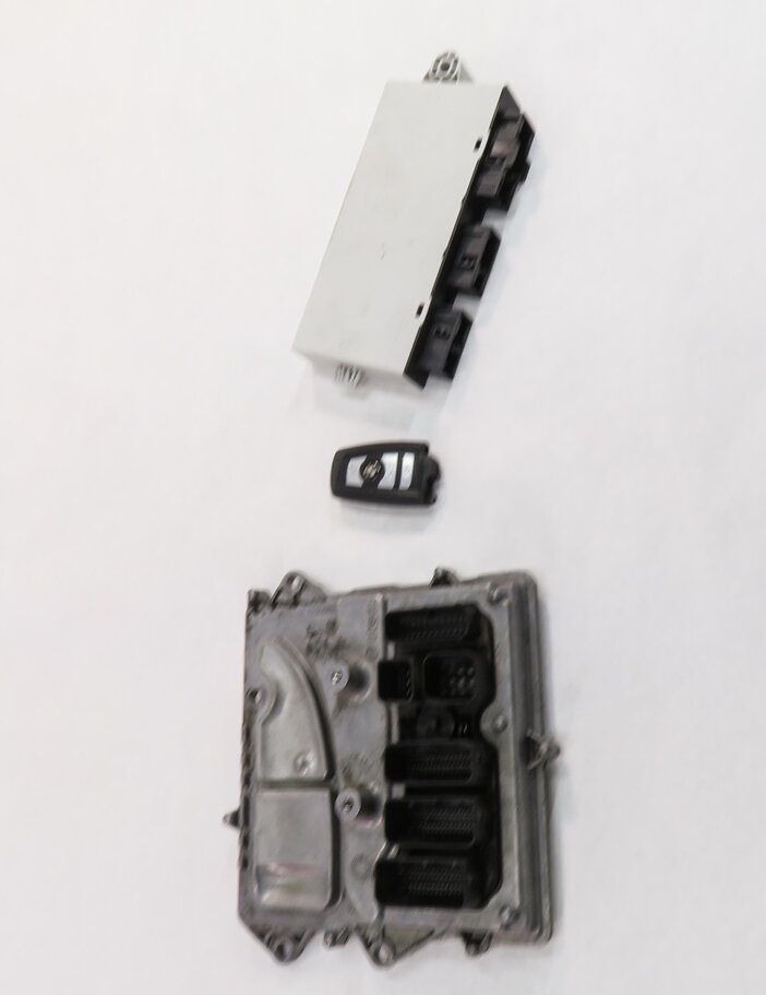 Thumbnail 3: 11-12 BMW 535i 535iGT X3 (F06 F07 F10) 3.0L N55 ENGINE DME CAS-4 MODULE KEY SET