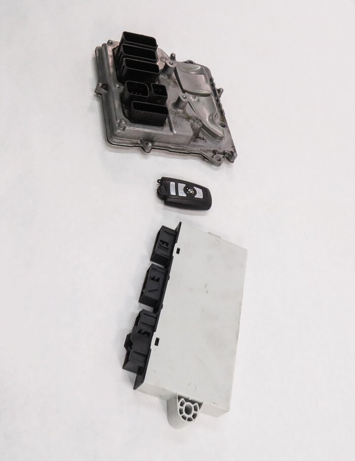 Thumbnail 4: 11-12 BMW 535i 535iGT X3 (F06 F07 F10) 3.0L N55 ENGINE DME CAS-4 MODULE KEY SET