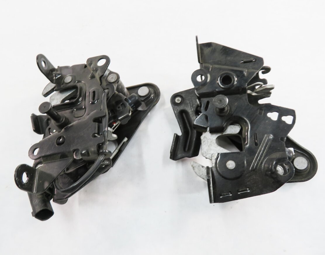 Thumbnail 5: 2011 BMW 535i (F10) FRONT LEFT & RIGHT LOWER HOOD LOCK LATCH SET-2