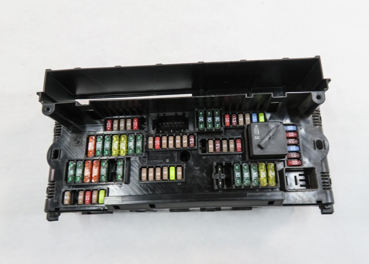 Thumbnail 2: 2011 BMW 535i (F10) FRONT POWER DISTRIBUTION FUSE BOX