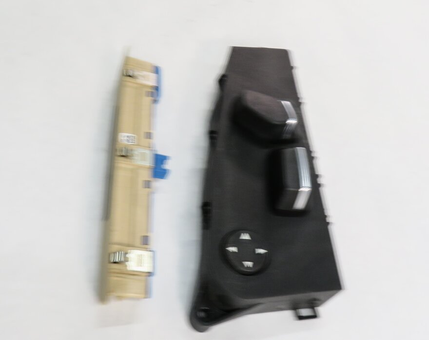 Thumbnail 3: 2011 BMW 535i (F10) LEFT FRONT DRIVER SEAT ADJUSTMENT SWITCH (BEIGE)