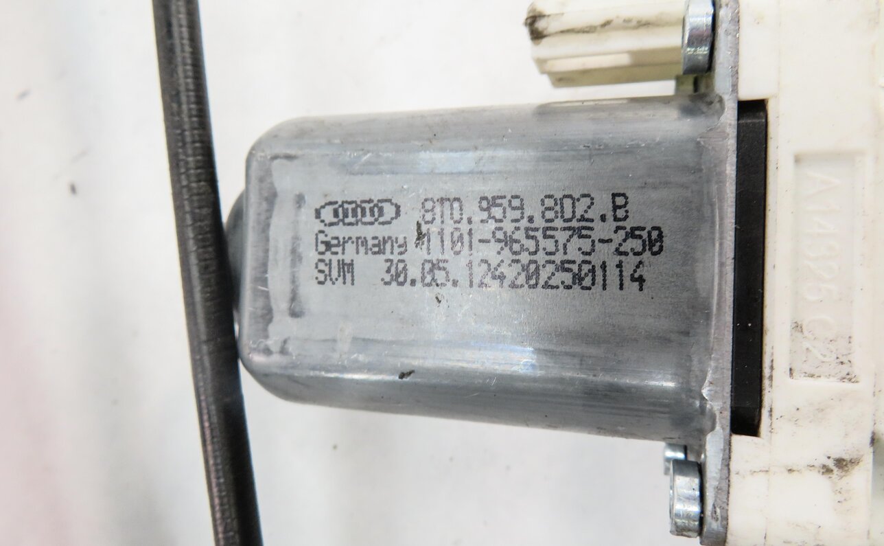Thumbnail 4: 2013 AUDI S5 (B8 8T) COUPE - RIGHT PASSENGER DOOR WINDOW REGULATOR w/ MOTOR