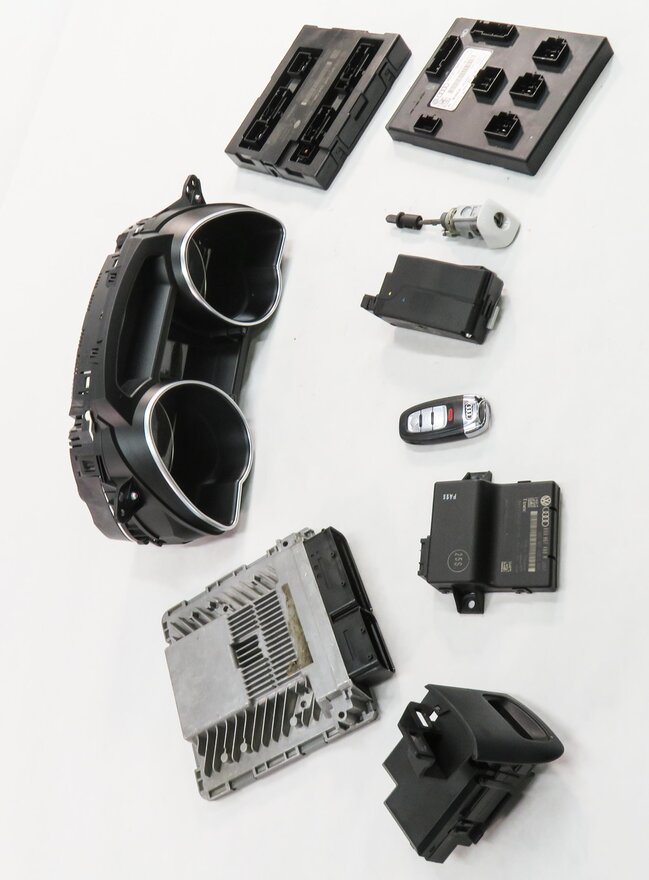 Thumbnail 4: 13 AUDI S5 (B8 8T) 3.0L CGXC SUPERCHARGED ENGINE BCM IMMOBILIZER MODULE KEY SET