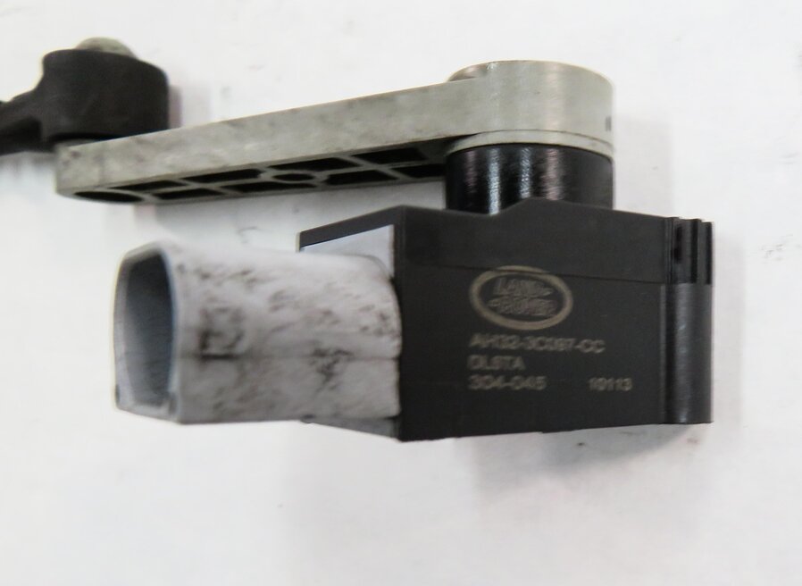 Thumbnail 6: 2010 RANGE ROVER SPORT (L320) RIGHT FRONT SUSPENSION HEIGHT LEVEL SENSOR