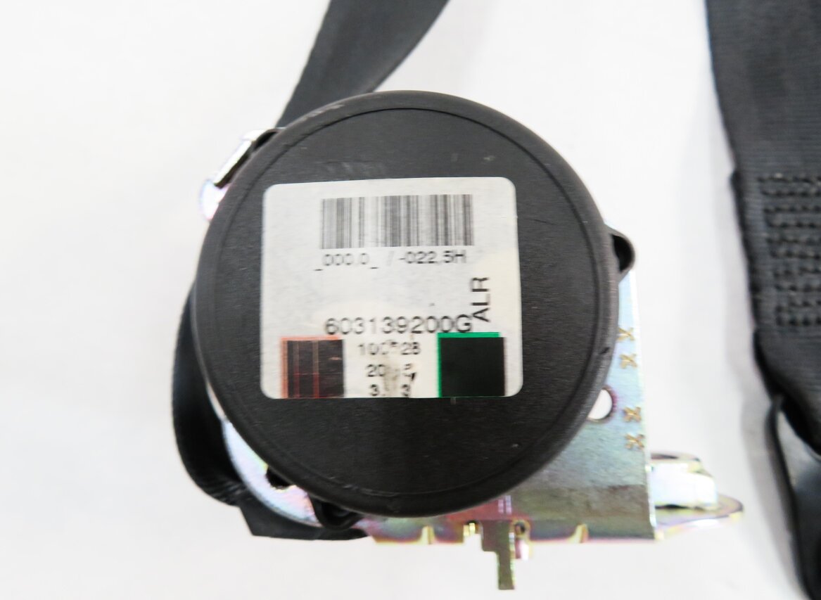 Thumbnail 6: 2010 RANGE ROVER SPORT (L320) REAR 2nd ROW - CENTER SEATBELT RETRACTOR (BLACK)