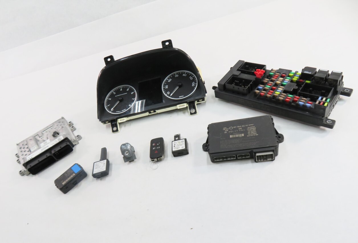 Thumbnail 5: 2010 RANGE ROVER SPORT (L320) 5.0L SUPERCHARGED ENGINE ECM BCM MODULE KEY SET