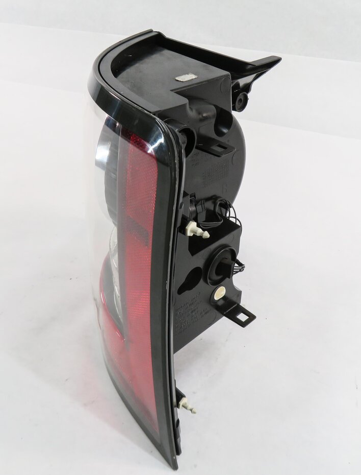 Thumbnail 5: 2010-2011 RANGE ROVER SPORT (L320) RIGHT PASSENGER TAILLIGHT BRAKE LIGHT LAMP