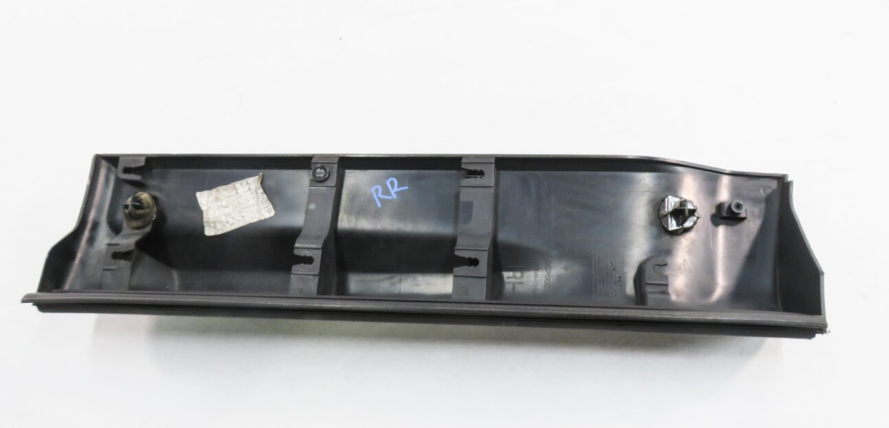Thumbnail 7: 2010 RANGE ROVER SPORT (L320) RIGHT REAR DOOR LOWER MOULDING RUNNER TRIM