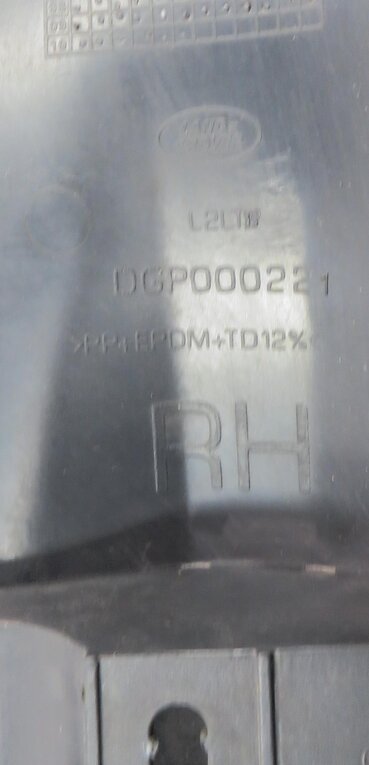 Thumbnail 8: 2010 RANGE ROVER SPORT (L320) RIGHT REAR DOOR LOWER MOULDING RUNNER TRIM