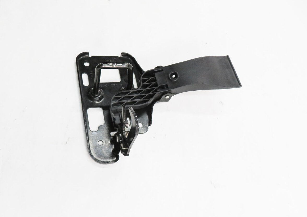 Thumbnail 4: 2013 AUDI S5 (B8 8T) FRONT HOOD SAFETY LATCH CATCH HOOK RELEASE LEVER
