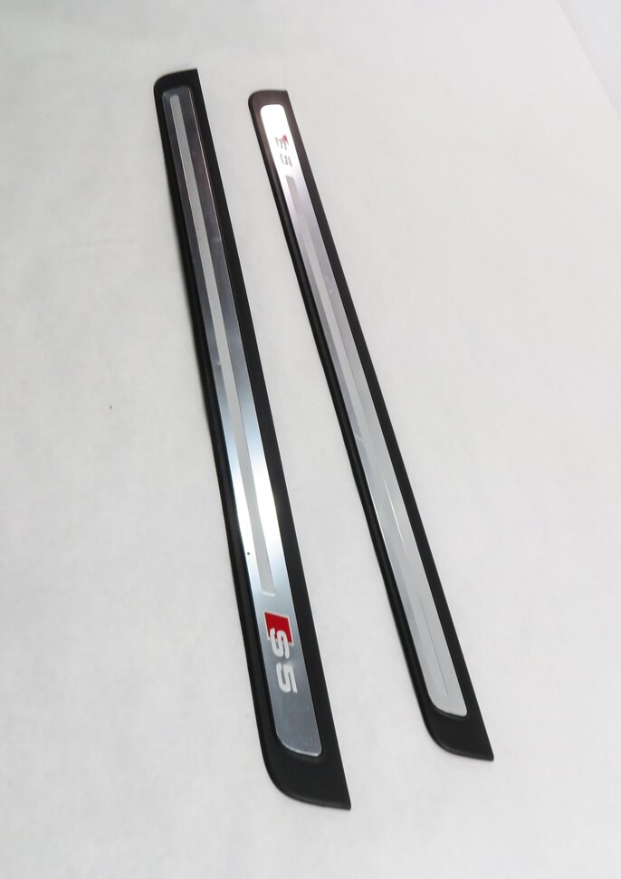 Thumbnail 4: 2013 AUDI S5 (B8 8T) COUPE - FRONT LEFT & RIGHT DOOR SILL TRIM SET