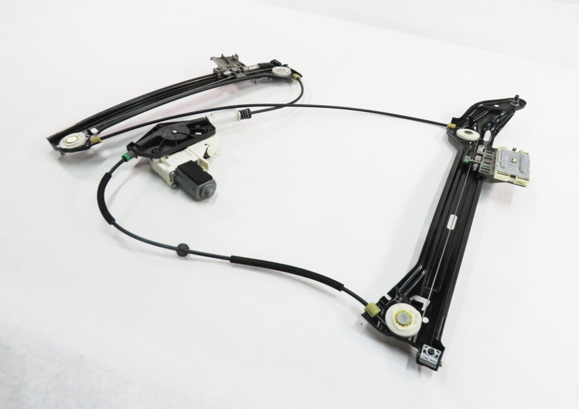 Thumbnail 1: 2013 AUDI S5 (B8 8T) RIGHT FRONT PASSENGER POWER WINDOW REGULATOR w/ MOTOR