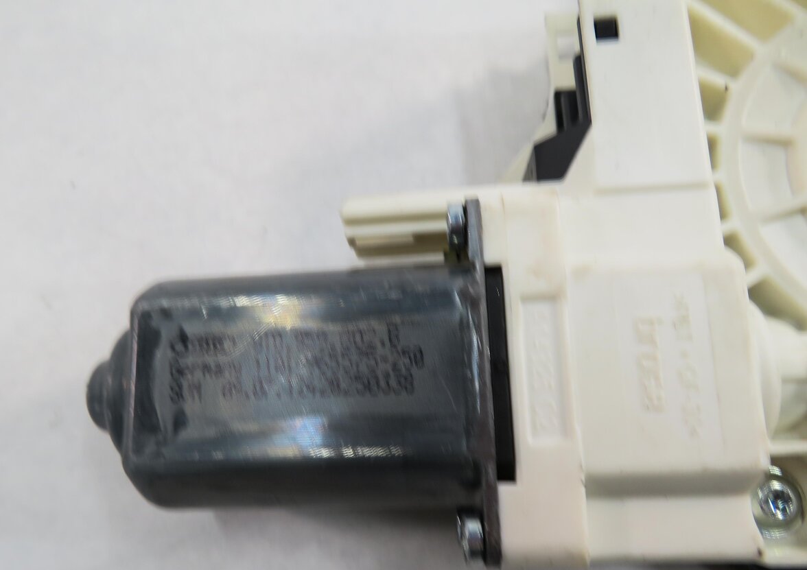 Thumbnail 6: 2013 AUDI S5 (B8 8T) RIGHT FRONT PASSENGER POWER WINDOW REGULATOR w/ MOTOR