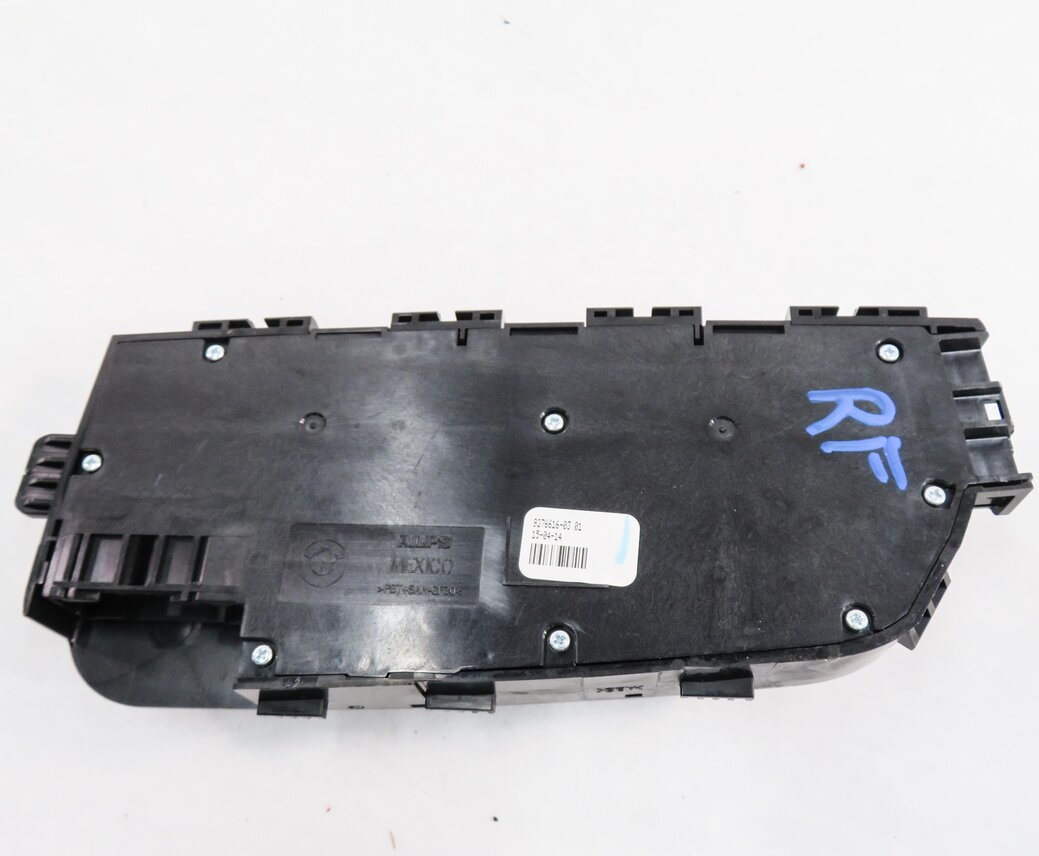 Thumbnail 6: 2015 BMW 328i (F30) RIGHT FRONT PASSENGER SEAT ADJUSTMENT SWITCH