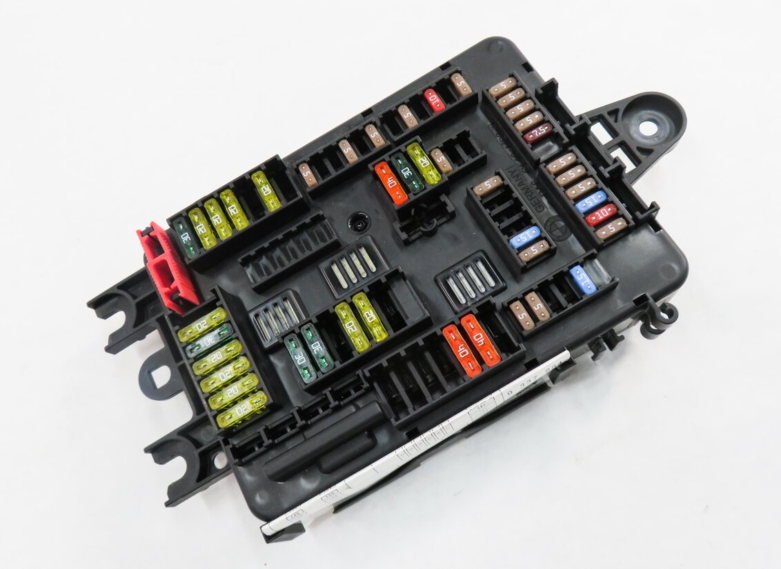 2015 BMW 328i (F30) REAR TRUNK FUSE BOX POWER DISTRIBUTION FUSE BOX