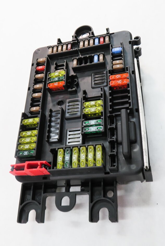 Thumbnail 3: 2015 BMW 328i (F30) REAR TRUNK FUSE BOX POWER DISTRIBUTION FUSE BOX