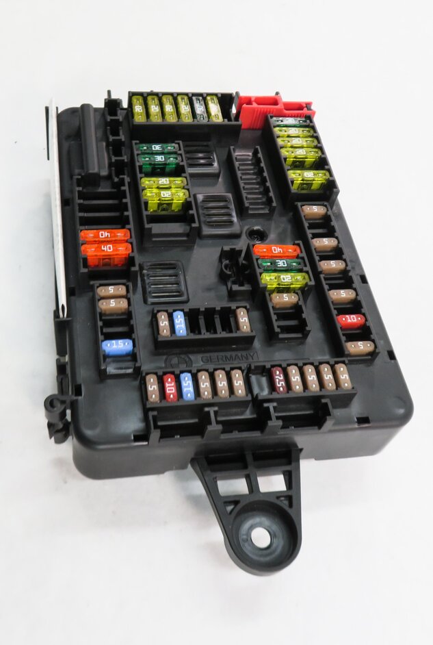 Thumbnail 4: 2015 BMW 328i (F30) REAR TRUNK FUSE BOX POWER DISTRIBUTION FUSE BOX