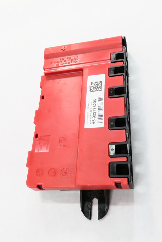 Thumbnail 3: 2015 BMW 328i (F30) POSITIVE BATTERY POWER DISTRIBUTION FUSE PLATE