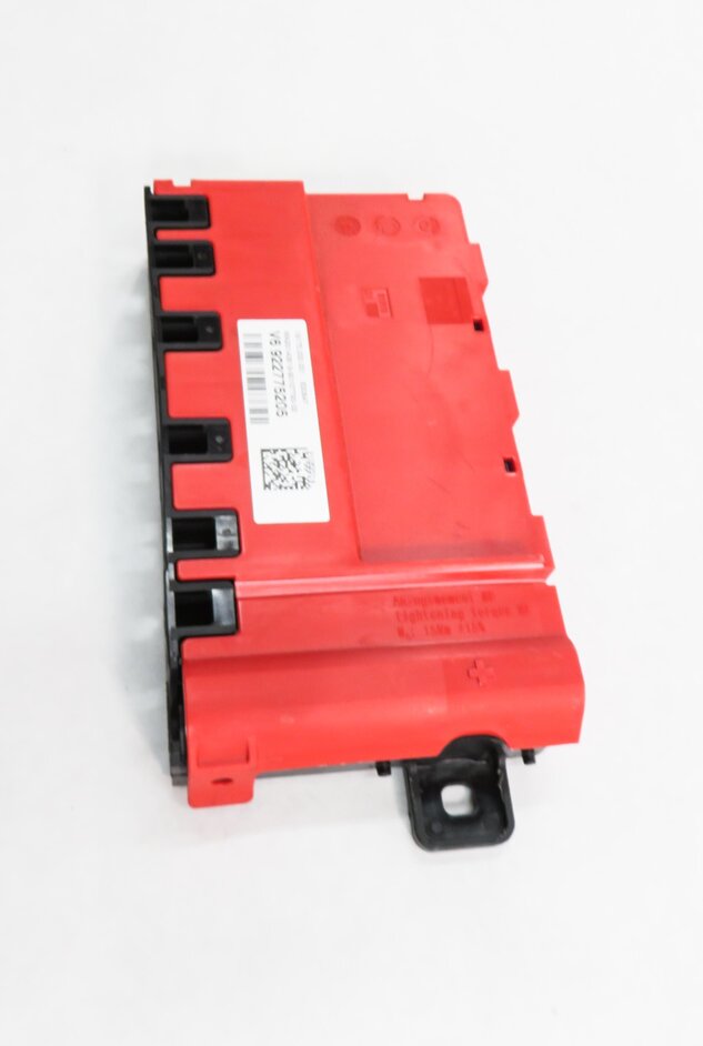 Thumbnail 4: 2015 BMW 328i (F30) POSITIVE BATTERY POWER DISTRIBUTION FUSE PLATE