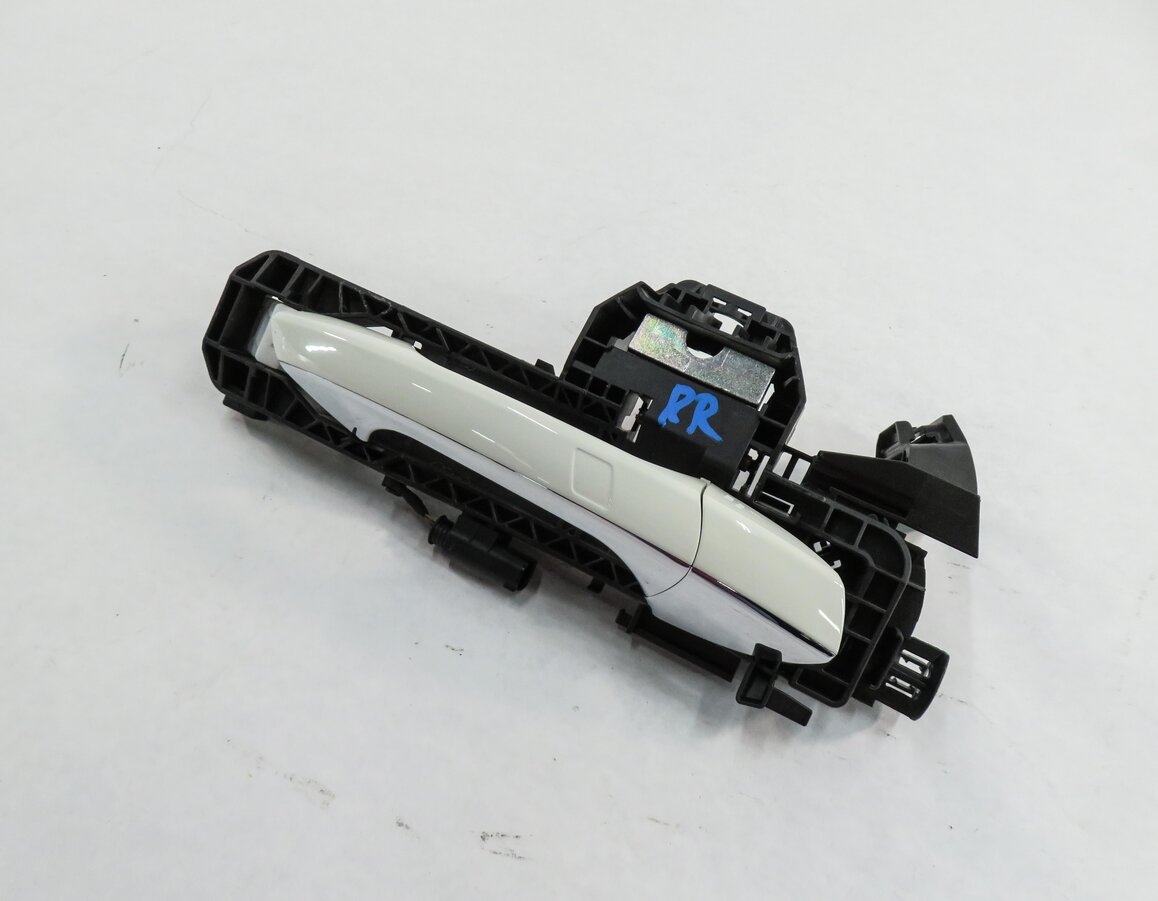 13-16 MERCEDES GL350 GL450 GL550 ML350 - RIGHT REAR KEYLESS DOOR HANDLE (WHITE)