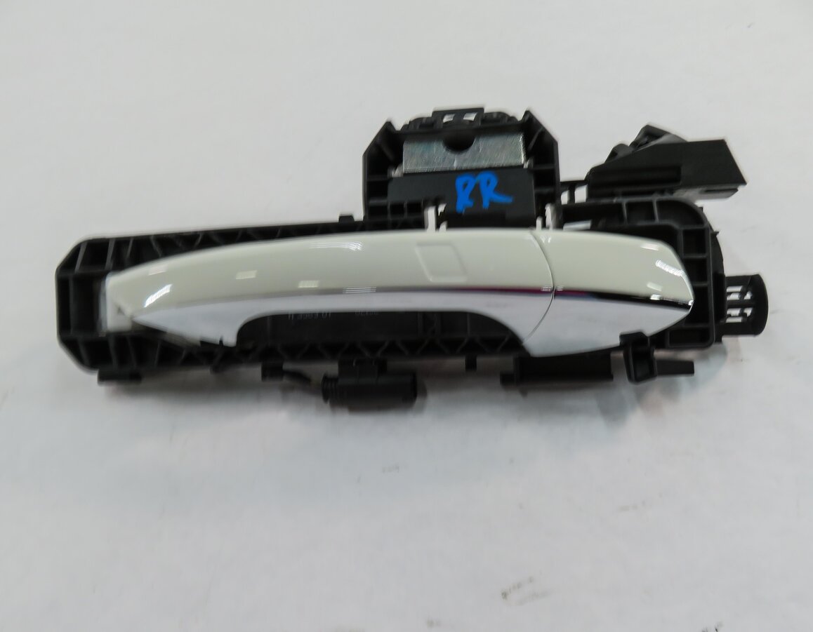 Thumbnail 2: 13-16 MERCEDES GL350 GL450 GL550 ML350 - RIGHT REAR KEYLESS DOOR HANDLE (WHITE)