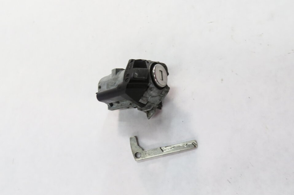 Thumbnail 3: 2013 MERCEDES GL450 (X166) LEFT FRONT DRIVER DOOR HANDLE LOCK CYLINDER w/ KEY