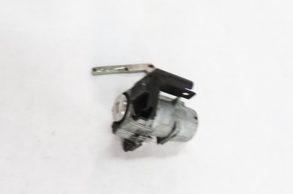 Thumbnail 4: 2013 MERCEDES GL450 (X166) LEFT FRONT DRIVER DOOR HANDLE LOCK CYLINDER w/ KEY