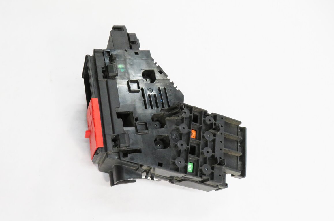 Thumbnail 4: 2013 MERCEDES GL450 (X166) POSITIVE BATTERY JUMP POST TERMINAL