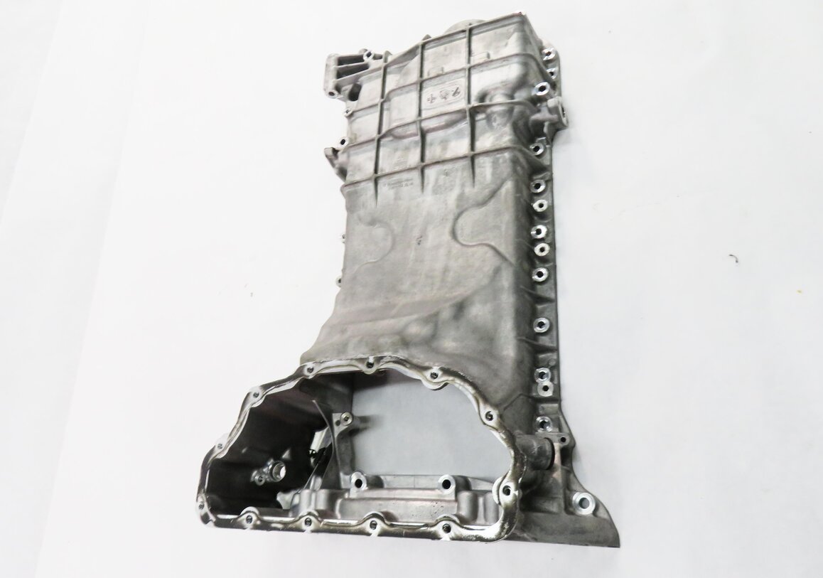 Thumbnail 4: 2012-2020 MERCEDES E550 GL450 GL550 ML550 SL550 CLS550 - 4.6L V8 UPPER OIL PAN