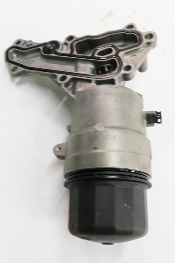 Thumbnail 7: 2013 MERCEDES GL450 (X166) 4.6L M278 TWIN TURBO ENGINE - OIL FILTER HOUSING